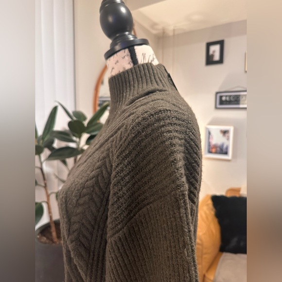 NWT Express Olive Green Cable Knit Sweater with Shoulder Cutouts - Size XS - Picture 5 of 10